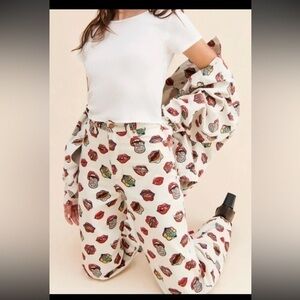 Wrangler Read My Lips Print High Rise 652 Barrel Jean Rolling Stones 27 x 31 NWT